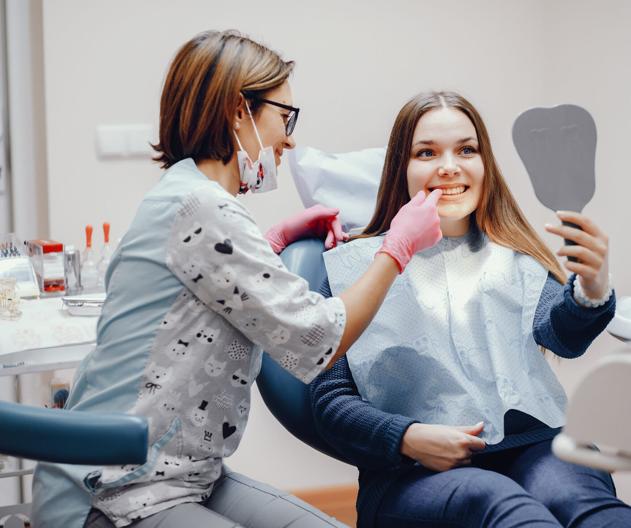 Dentist explaining dental exam results to a patient using a screen in a clean clinic setting